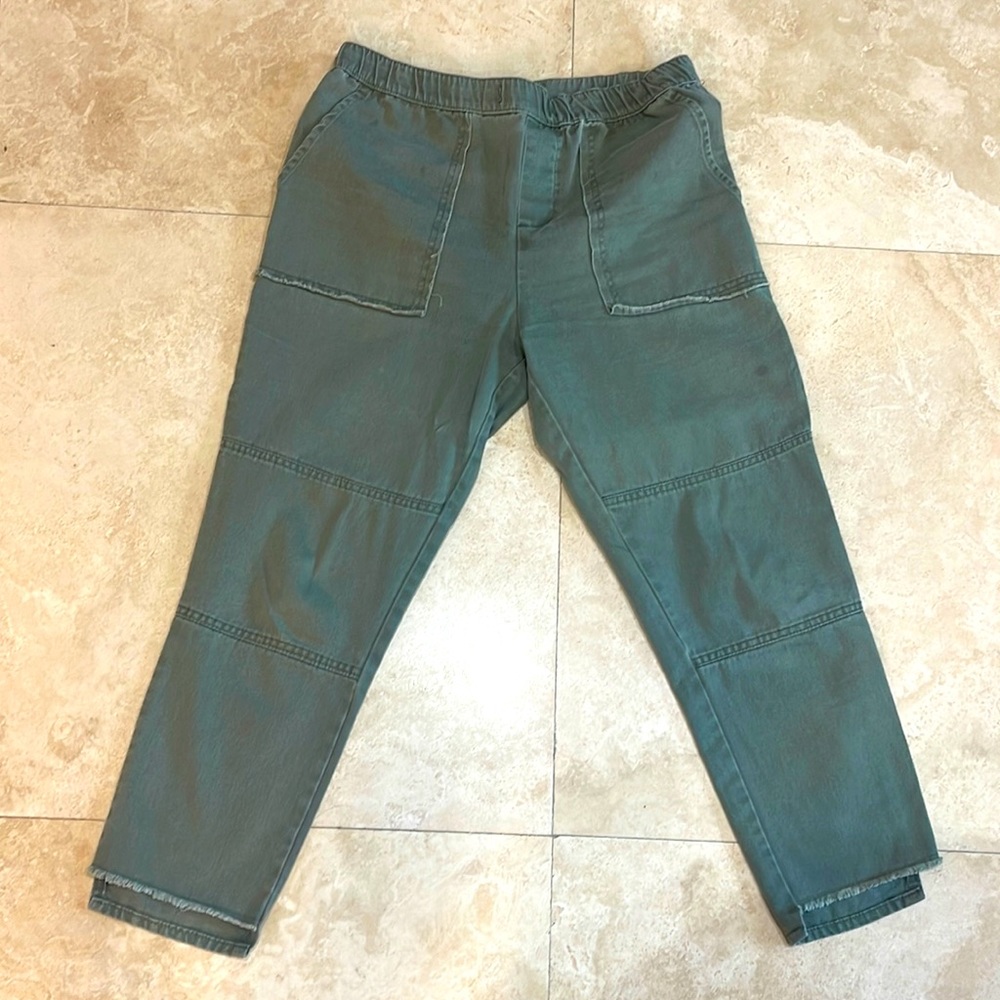 Zara green cargo pants. Size M. Raw hem and elastic waist